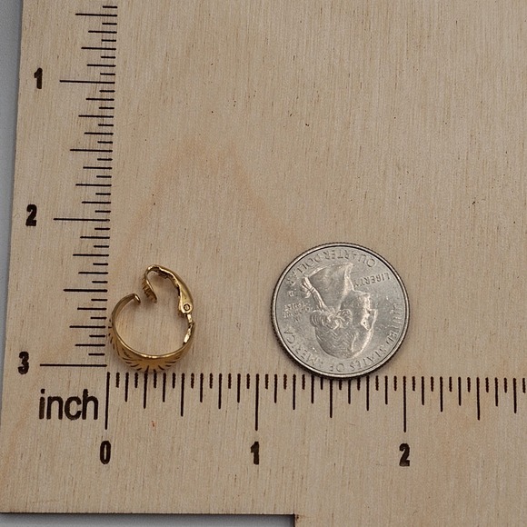 VTG Trifari + Monet Gold Tone Clip-On Earrings Stmt Elegant Classy Style Fashion - Picture 14 of 15